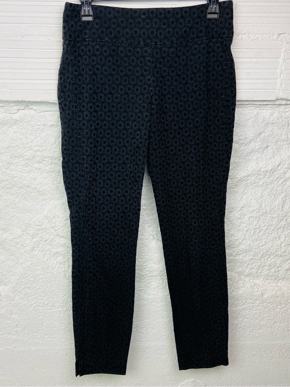 New York & Company Black Straight Leg floral Patterned Pants size small